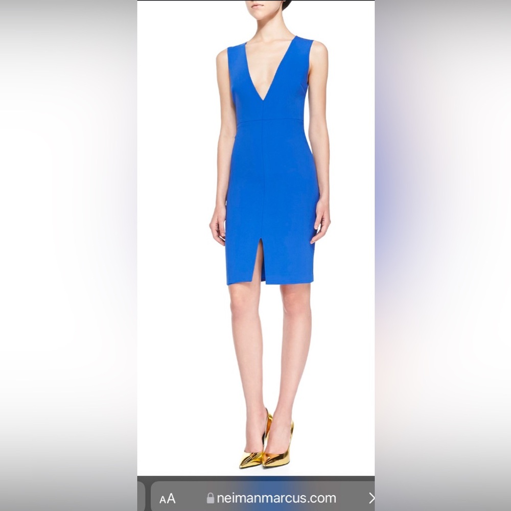 NEW Alice + Olivia Marla dress in crepe.Deep V neckline.Sleeveless.Nieman Marcus